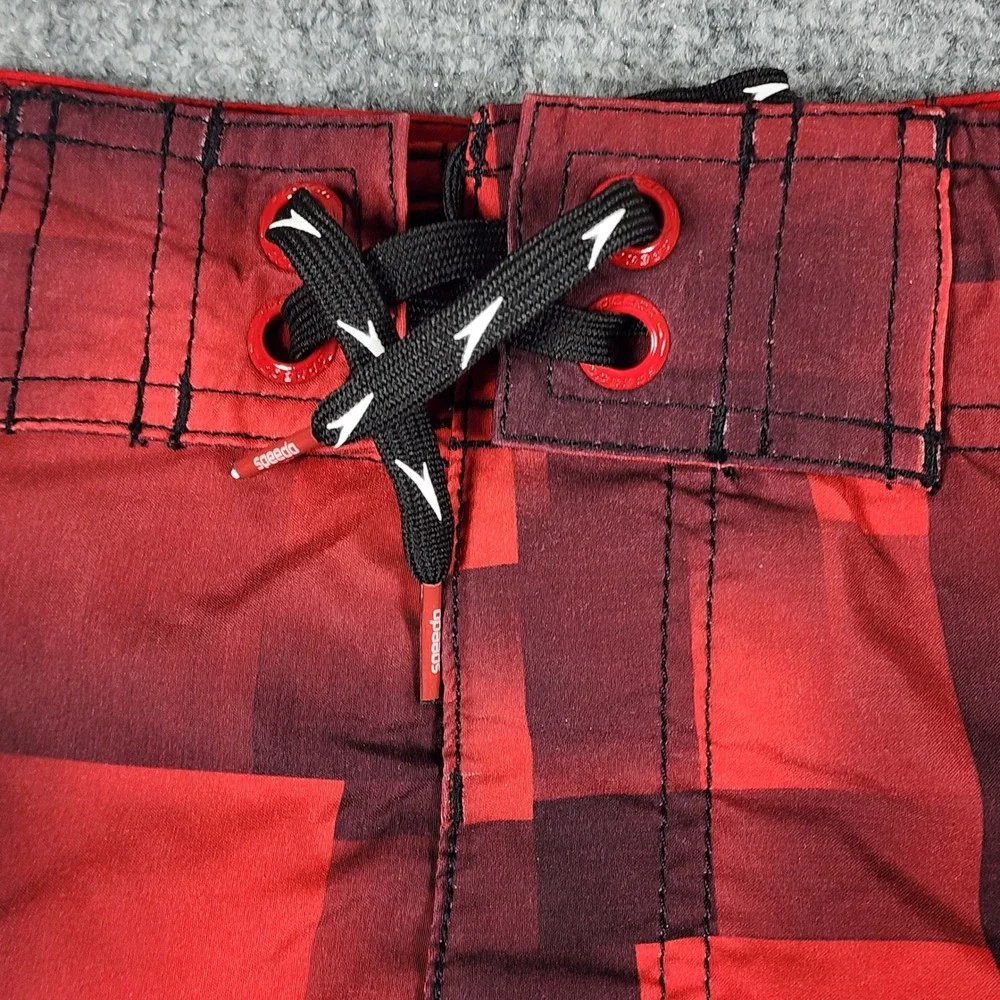 Speedo Mens Board Shorts Red Black Ombre Digital Block Swim Trunks Size‎ 36
